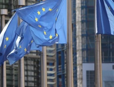 Κομισιόν: «Ο ελληνικός προϋπολογισμός είναι συμβατός με το Σύμφωνο Σταθερότητας»